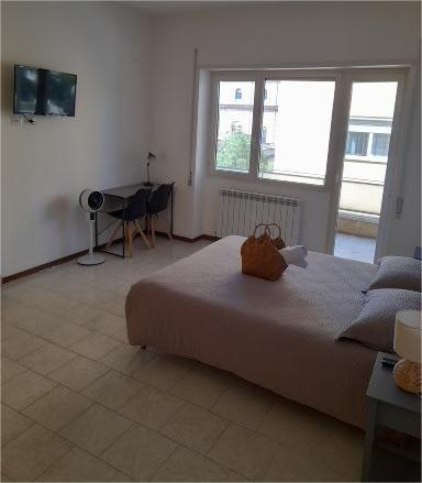 Camera N°1 Tripla Letto Matrimoniale + Singolo Con Balcone, Bagno in Comune